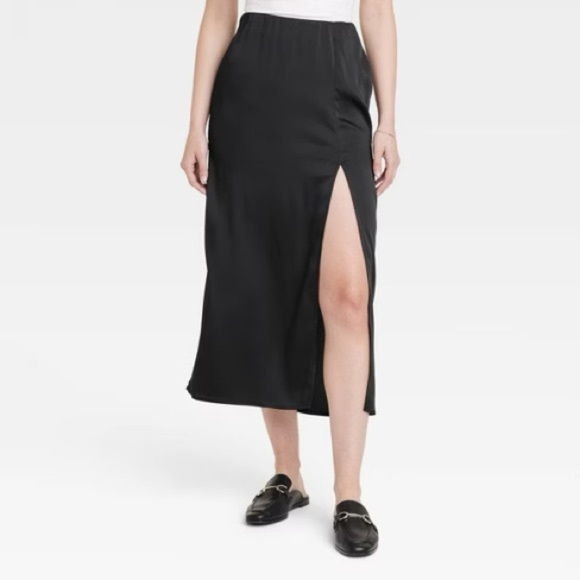 Elegant Black Women's Skirt with Slit - Picture 1 of 5